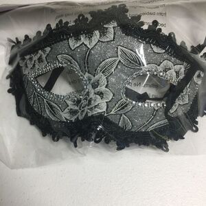 Silver and Black floral lace rhinestone Masquerade Halloween mask costume Mardig